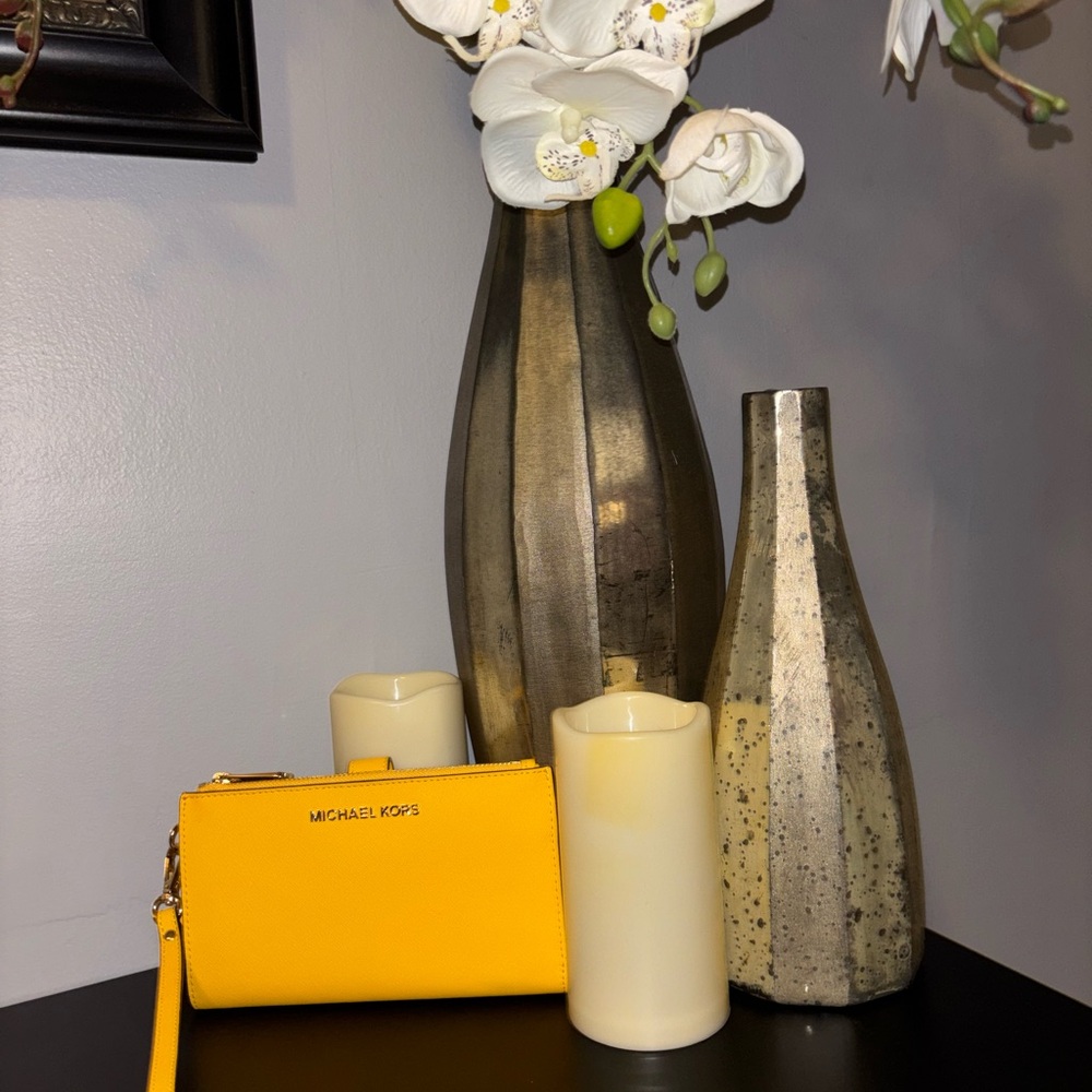 Michael Kors Jet Set Travel Double Zip Wristlet Wallet in Jasmine Yellow. - Picture 1 of 8